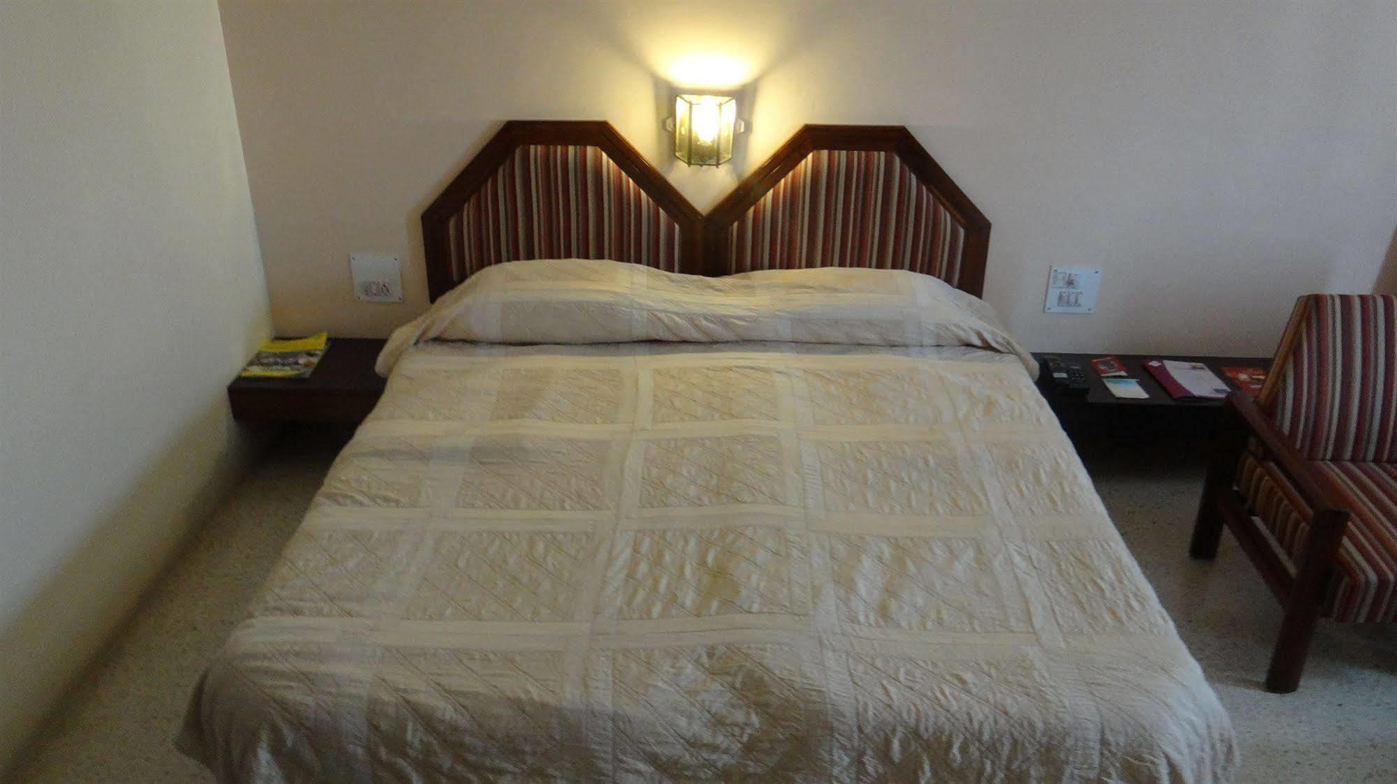 Hotel Paradise - Mysore Dasaprakash Group Ngoại thất bức ảnh