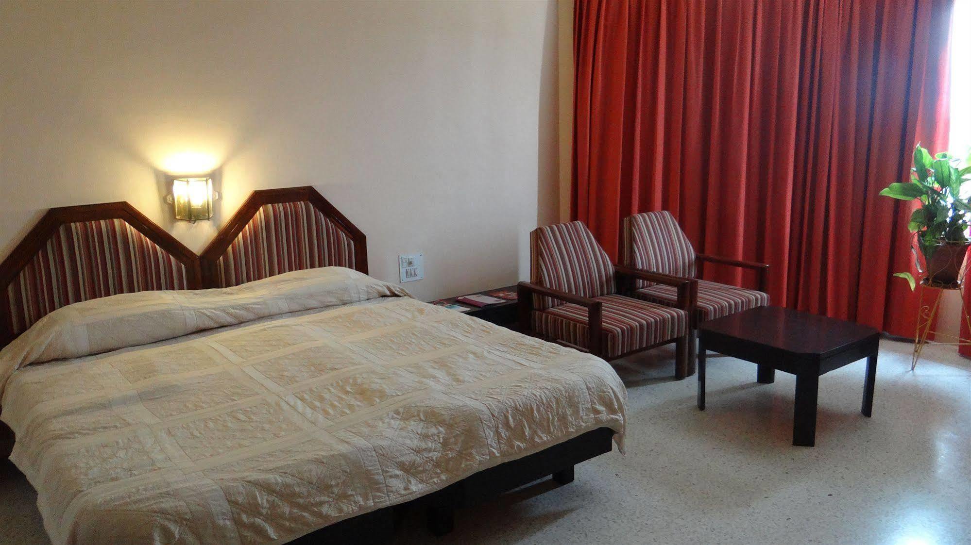 Hotel Paradise - Mysore Dasaprakash Group Ngoại thất bức ảnh