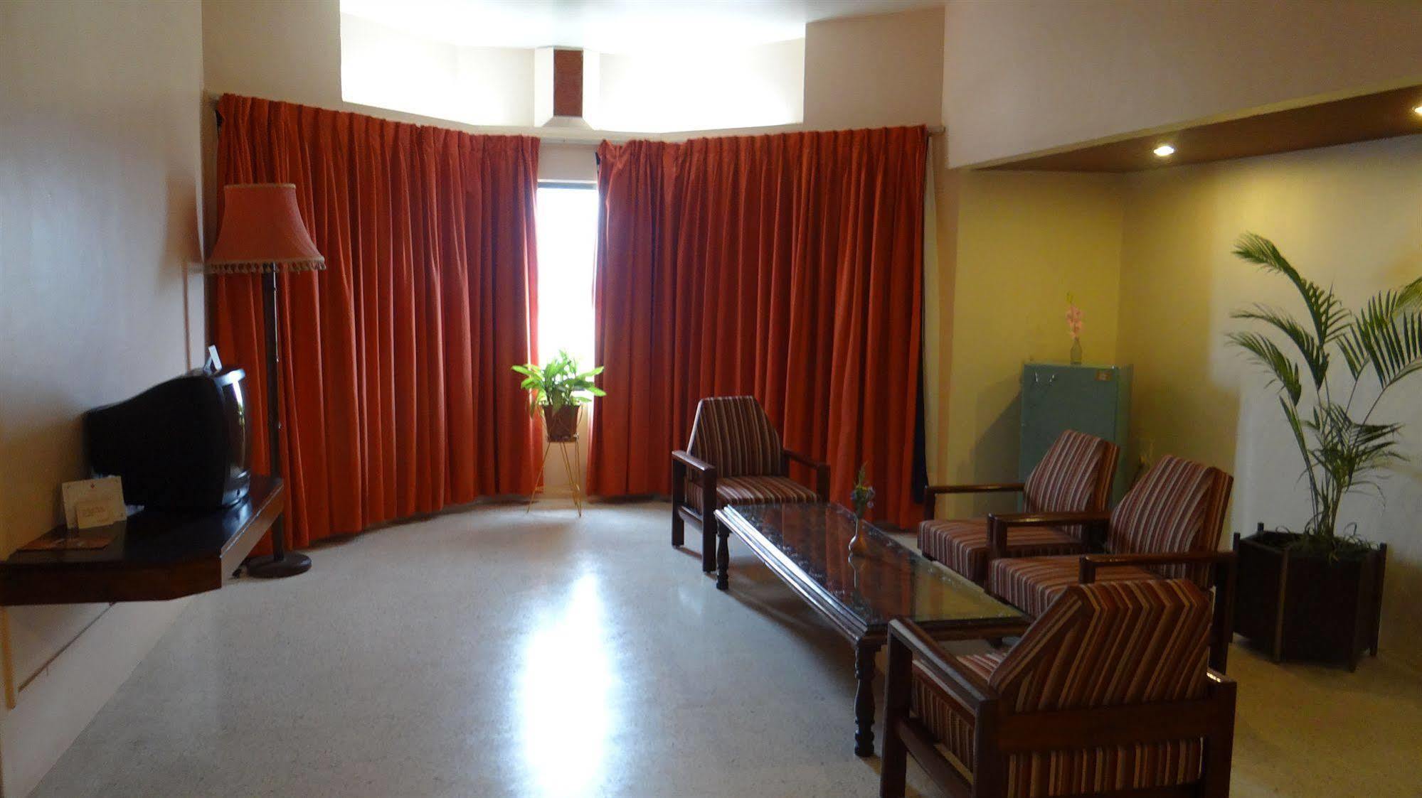 Hotel Paradise - Mysore Dasaprakash Group Ngoại thất bức ảnh