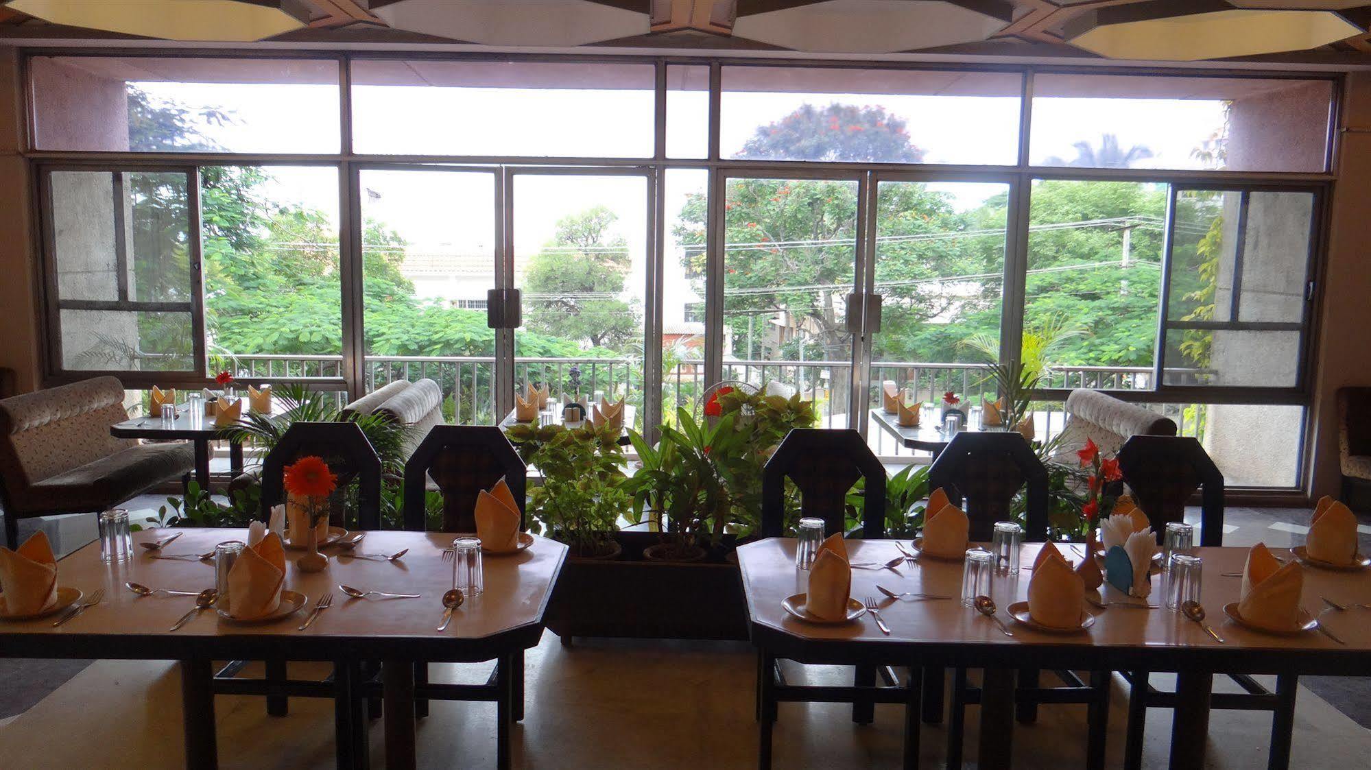 Hotel Paradise - Mysore Dasaprakash Group Ngoại thất bức ảnh